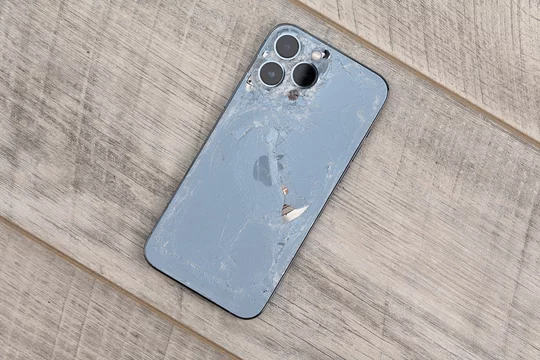Замена заднего стекла на iPhone в Новосибирске